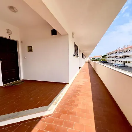 Viva Onda Baleal Surfing & * Ferrel (Leiria)