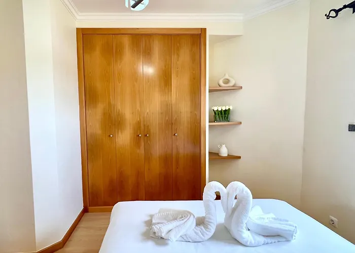 Viva Onda Baleal Surfing & Феррел