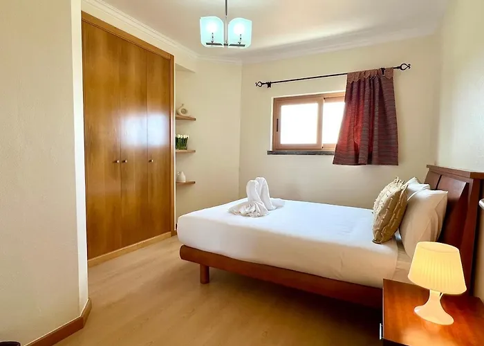 Viva Onda Baleal Surfing & Феррел