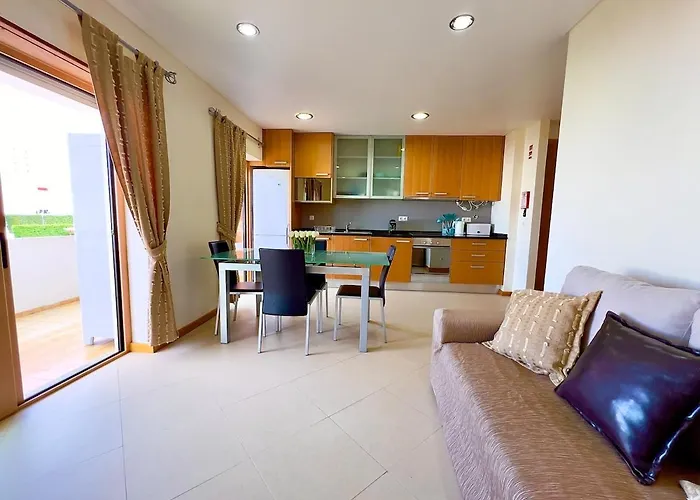 Viva Onda Baleal Surfing & Феррел